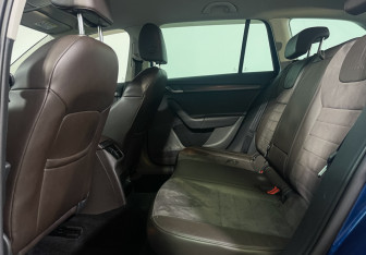 Подержанный автомобиль Skoda Octavia Wagon 2015 года (10 фото)