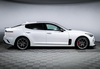 Подержанный автомобиль Kia Stinger 2021 года (4 фото)