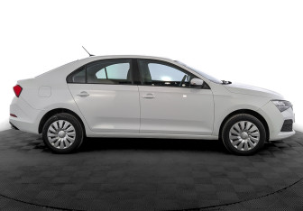 Подержанный автомобиль Skoda Rapid Liftback 2021 года (4 фото)