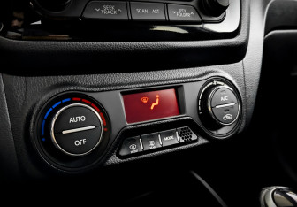 Подержанный автомобиль Kia Rio Hatchback 2014 года (25 фото)