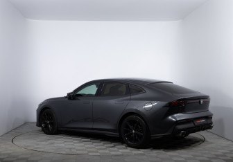 Подержанный автомобиль Changan UNI-V 2023 года (7 фото)