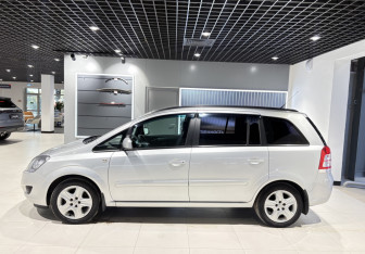 Подержанный автомобиль Opel Zafira Compactvan 2012 года (2 фото)