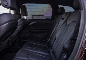Подержанный автомобиль Audi Q7 2021 года (14 фото)