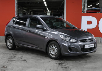 Подержанный автомобиль Hyundai Solaris Hatchback 2013 года (3 фото)
