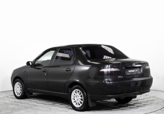 Подержанный автомобиль Fiat Albea 2010 года (7 фото)