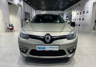Подержанный автомобиль Renault Fluence 2014 года (2 фото)