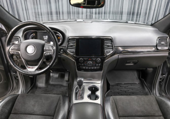 Подержанный автомобиль Jeep Grand Cherokee 2018 года (15 фото)