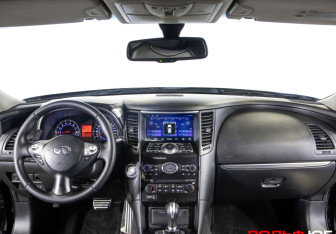 Подержанный автомобиль Infiniti FX 2009 года (10 фото)