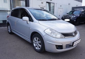 Подержанный автомобиль Nissan Tiida Hatchback 2010 года (3 фото)