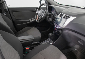 Подержанный автомобиль Hyundai Solaris Hatchback 2012 года (9 фото)