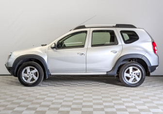 Подержанный автомобиль Renault Duster 2014 года (8 фото)