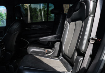 Подержанный автомобиль Jeep Grand Cherokee 2021 года (9 фото)