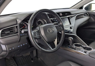 Подержанный автомобиль Toyota Camry Sedan 2019 года (15 фото)