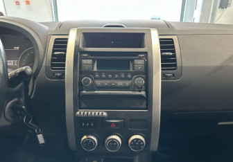 Подержанный автомобиль Nissan X-Trail 2013 года (15 фото)