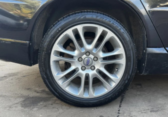 Подержанный автомобиль Volvo S80 2007 года (13 фото)