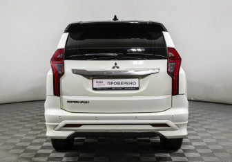 Подержанный автомобиль Mitsubishi Montero Sport 2022 года (6 фото)