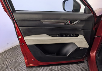 Подержанный автомобиль Mazda CX-5 2018 года (19 фото)