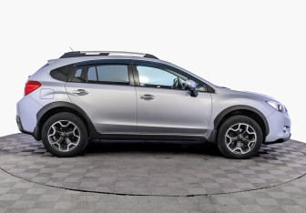 Подержанный автомобиль Subaru XV 2014 года (4 фото)