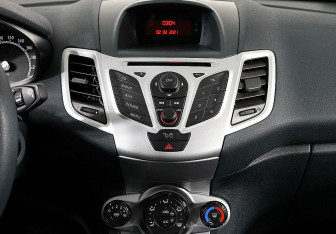 Подержанный автомобиль Ford Fiesta Hatchback 2012 года (10 фото)