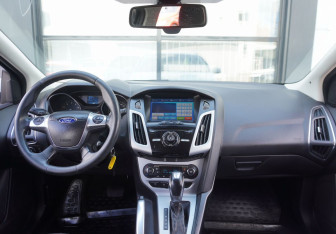 Подержанный автомобиль Ford Focus Wagon 2013 года (12 фото)