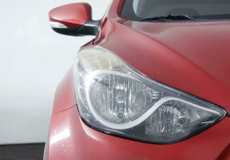 Подержанный автомобиль Hyundai Elantra Sedan 2012 года (7 фото)