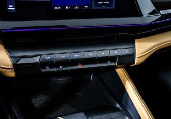 Подержанный автомобиль Changan UNI-V 2022 года (19 фото)