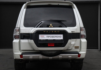 Подержанный автомобиль Mitsubishi Pajero 2019 года (6 фото)