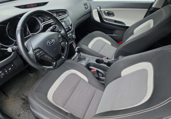 Подержанный автомобиль Kia Ceed Hatchback 2015 года (9 фото)