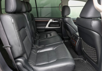 Подержанный автомобиль Toyota Land Cruiser Suv 2018 года (11 фото)