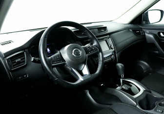 Подержанный автомобиль Nissan X-Trail 2022 года (10 фото)