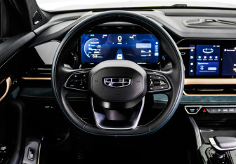 Подержанный автомобиль Geely Monjaro 2023 года (21 фото)