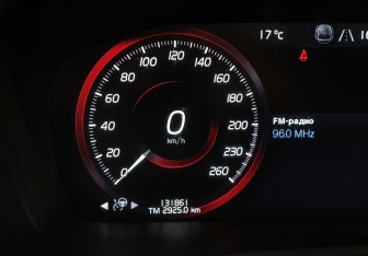 Подержанный автомобиль Volvo XC90 2016 года (27 фото)