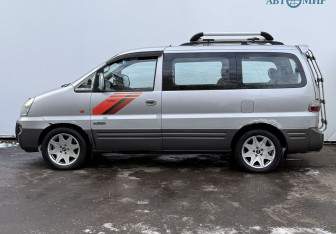 Подержанный автомобиль Hyundai Starex 2007 года (8 фото)