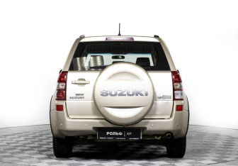 Подержанный автомобиль Suzuki Grand Vitara 2008 года (6 фото)
