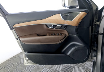 Подержанный автомобиль Volvo XC90 2021 года (19 фото)