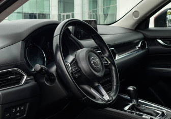 Подержанный автомобиль Mazda CX-5 2019 года (13 фото)