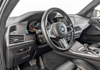Подержанный автомобиль BMW X7 2020 года (16 фото)