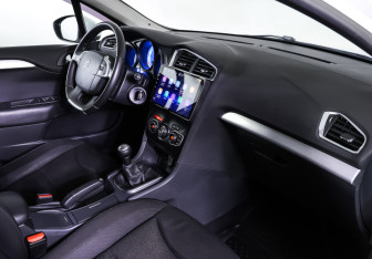 Подержанный автомобиль Citroen C4 Sedan 2014 года (11 фото)