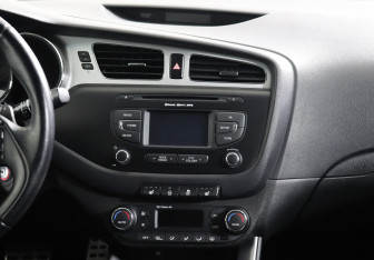 Подержанный автомобиль Kia Ceed Hatchback 2014 года (9 фото)