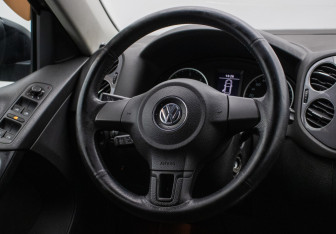 Подержанный автомобиль Volkswagen Tiguan 2012 года (15 фото)