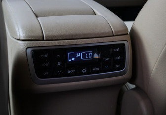 Подержанный автомобиль Toyota Highlander 2014 года (9 фото)