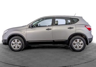 Подержанный автомобиль Nissan Qashqai 2012 года (8 фото)