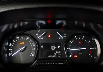 Подержанный автомобиль Peugeot Traveller 2021 года (14 фото)