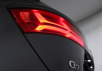 Подержанный автомобиль Audi Q7 2018 года (23 фото)