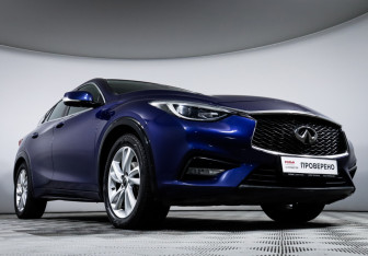 Подержанный автомобиль Infiniti Q30 2017 года (17 фото)