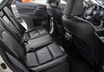 Подержанный автомобиль Lexus RX 2017 года (12 фото)