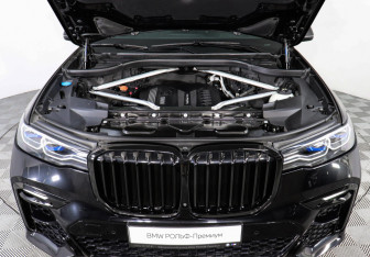 Подержанный автомобиль BMW X7 2020 года (10 фото)