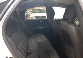 Подержанный автомобиль Volvo S40 2012 года (11 фото)