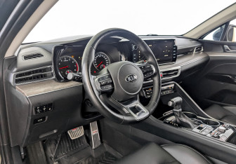 Подержанный автомобиль Kia K5 2020 года (16 фото)