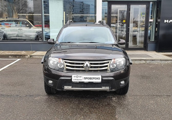 Подержанный автомобиль Renault Duster 2014 года (2 фото)